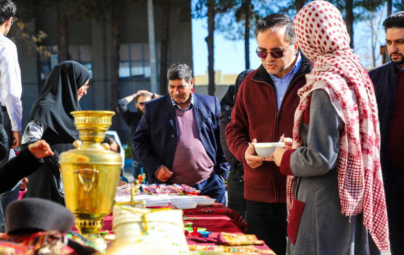 بازدید معاون اداری و مالی دانشگاه از جشنواره «شهر من فرهنگ من»